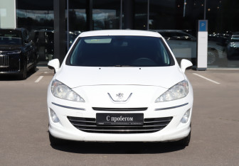 Подержанный автомобиль Peugeot 408 2014 года (2 фото)