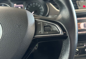 Подержанный автомобиль Skoda Octavia Liftback 2016 года (16 фото)
