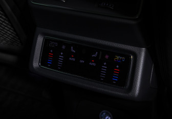 Подержанный автомобиль Audi e-tron 2019 года (15 фото)