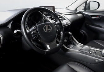 Подержанный автомобиль Lexus NX 2019 года (14 фото)