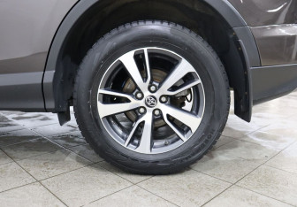 Подержанный автомобиль Toyota RAV4 2018 года (9 фото)