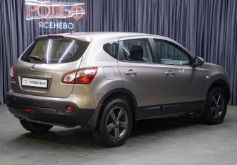 Подержанный автомобиль Nissan Qashqai 2012 года (5 фото)