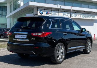 Подержанный автомобиль Infiniti QX60 2014 года (5 фото)
