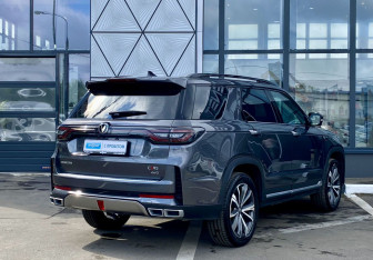 Подержанный автомобиль Changan CS95 2023 года (5 фото)