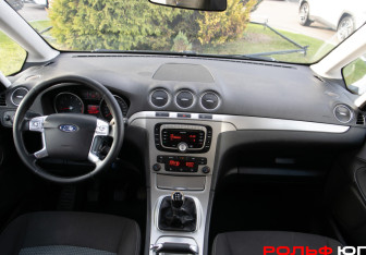 Подержанный автомобиль Ford Galaxy 2011 года (10 фото)