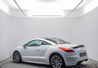 Подержанный автомобиль Peugeot RCZ 2011 года (7 фото)