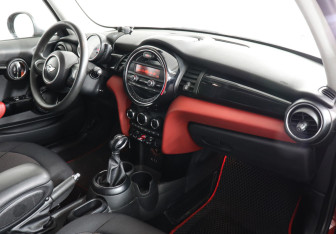 Подержанный автомобиль MINI Hatch 2014 года (8 фото)