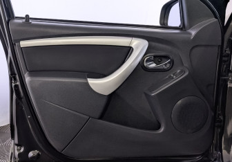 Подержанный автомобиль Nissan Terrano 2019 года (19 фото)