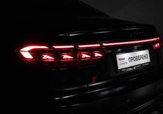 Подержанный автомобиль Audi S8 2023 года (20 фото)