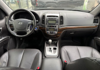 Подержанный автомобиль Hyundai Santa Fe 2012 года (9 фото)