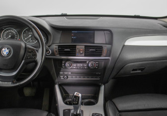 Подержанный автомобиль BMW X3 2011 года (14 фото)