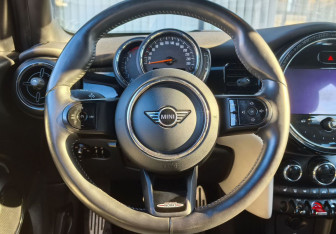 Подержанный автомобиль MINI Hatch 2021 года (17 фото)