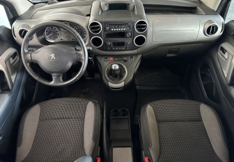 Подержанный автомобиль Peugeot Partner 2016 года (11 фото)