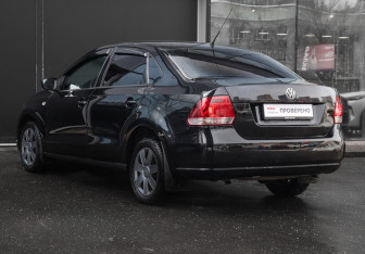 Подержанный автомобиль Volkswagen Polo Sedan 2012 года (6 фото)