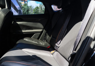 Подержанный автомобиль Changan UNI-V 2023 года (8 фото)