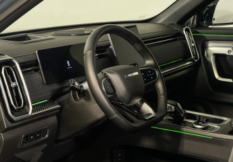 Подержанный автомобиль Jaecoo J7 2024 года (13 фото)