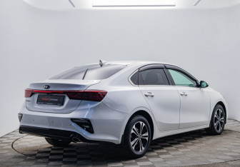 Подержанный автомобиль Kia Cerato Sedan 2019 года (5 фото)