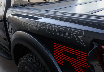 Подержанный автомобиль Ford F-150 2025 года (27 фото)