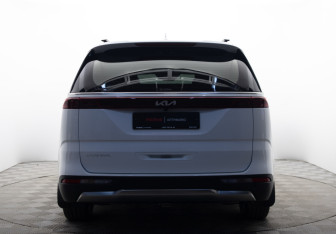 Подержанный автомобиль Kia Carnival 2022 года (4 фото)