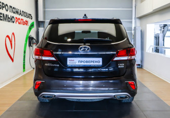 Подержанный автомобиль Hyundai Santa Fe 2017 года (5 фото)