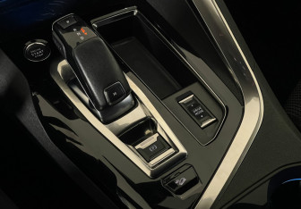 Подержанный автомобиль Peugeot 3008 2021 года (17 фото)