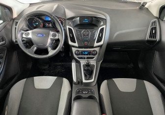 Подержанный автомобиль Ford Focus Sedan 2013 года (9 фото)
