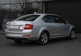 Подержанный автомобиль Skoda Octavia Liftback 2013 года (5 фото)