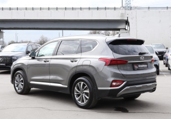 Подержанный автомобиль Hyundai Santa Fe 2018 года (7 фото)