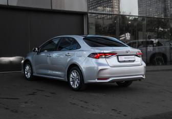 Подержанный автомобиль Toyota Corolla Sedan 2022 года (6 фото)