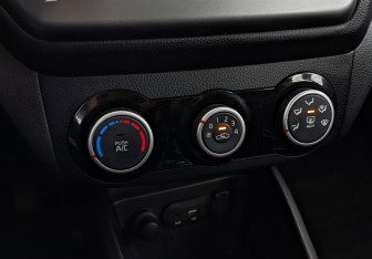 Подержанный автомобиль Kia Rio Sedan 2016 года (25 фото)