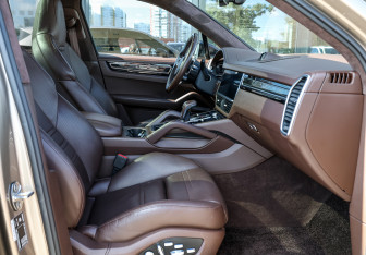 Подержанный автомобиль Porsche Cayenne 2018 года (11 фото)
