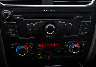 Подержанный автомобиль Audi A4 Sedan 2010 года (14 фото)