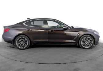 Подержанный автомобиль Genesis G70 2019 года (4 фото)
