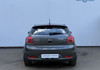 Подержанный автомобиль Kia Ceed Hatchback 2011 года (6 фото)
