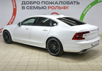Подержанный автомобиль Volvo S90 2018 года (6 фото)