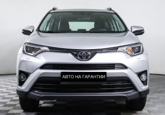 Подержанный автомобиль Toyota RAV4 2017 года (2 фото)
