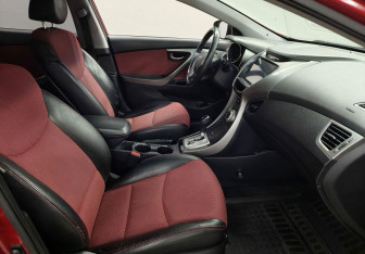 Подержанный автомобиль Hyundai Elantra Sedan 2011 года (10 фото)