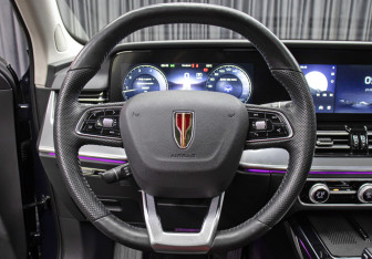 Подержанный автомобиль Hongqi HS5 2023 года (17 фото)