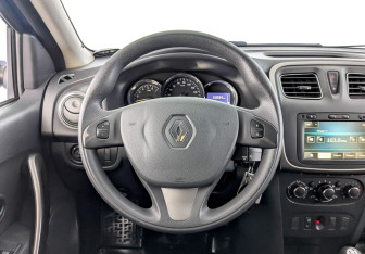 Подержанный автомобиль Renault Sandero 2014 года (21 фото)