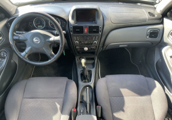 Подержанный автомобиль Nissan Almera Hatchback 2005 года (10 фото)