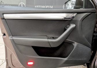 Подержанный автомобиль Skoda Octavia Liftback 2015 года (19 фото)