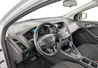 Подержанный автомобиль Ford Focus Hatchback 2018 года (16 фото)