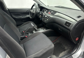Подержанный автомобиль Mitsubishi Lancer Sedan 2007 года (13 фото)