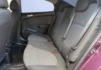 Подержанный автомобиль Hyundai Solaris Sedan 2011 года (11 фото)