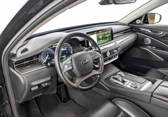 Подержанный автомобиль Kia K900 2022 года (16 фото)