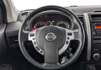 Подержанный автомобиль Nissan X-Trail 2011 года (22 фото)