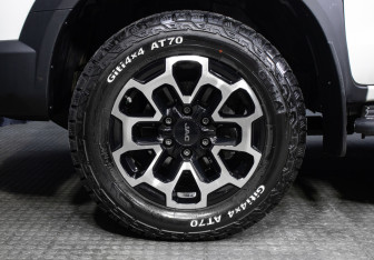 Подержанный автомобиль JAC T9 2025 года (26 фото)