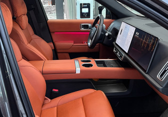 Подержанный автомобиль LiXiang L7 2024 года (14 фото)