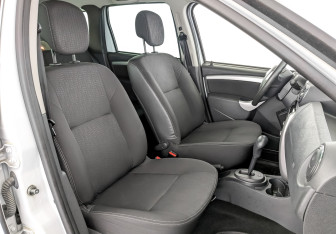 Подержанный автомобиль Nissan Terrano 2014 года (23 фото)