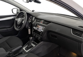 Подержанный автомобиль Skoda Octavia Liftback 2018 года (13 фото)